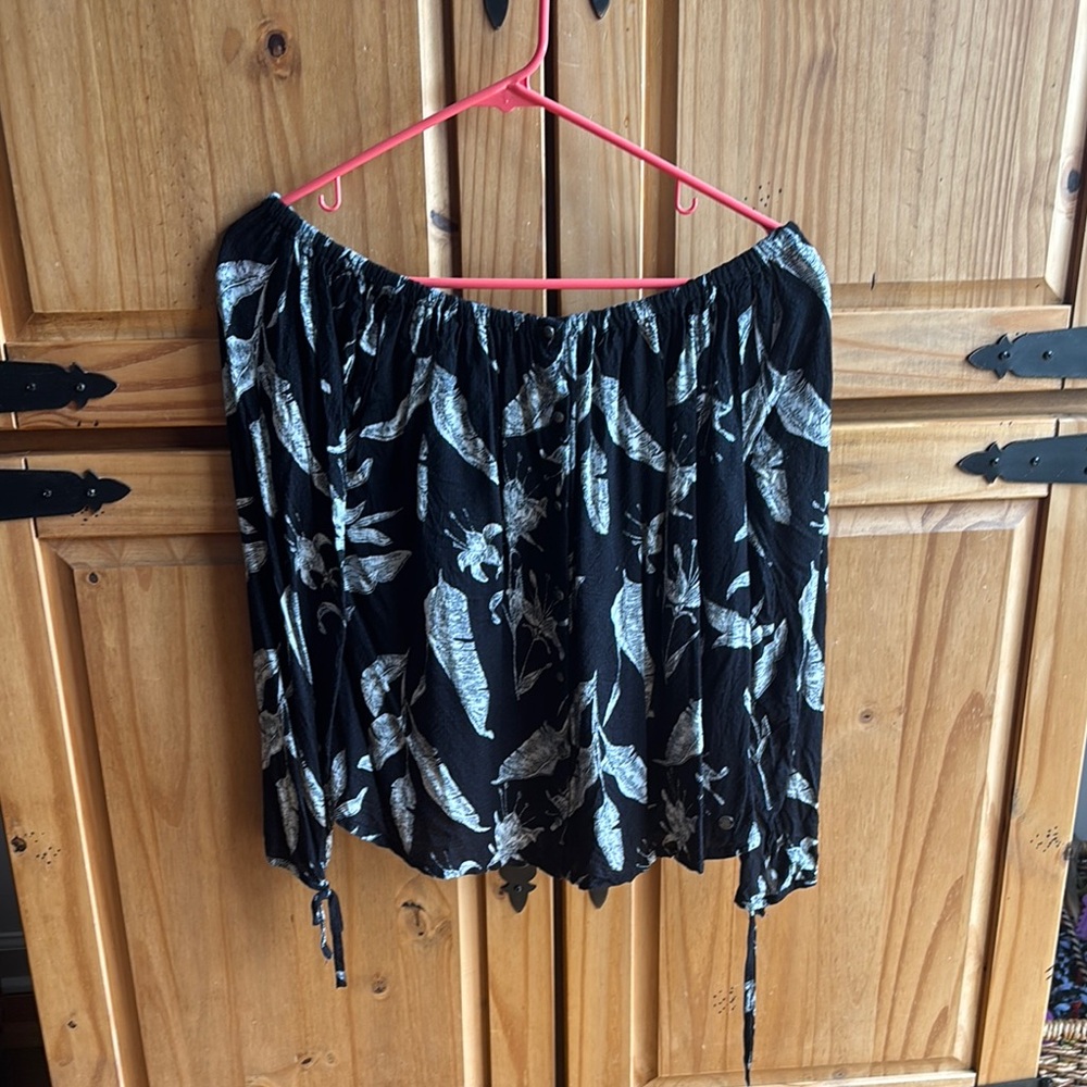 Floral Off-Shoulder Black Top